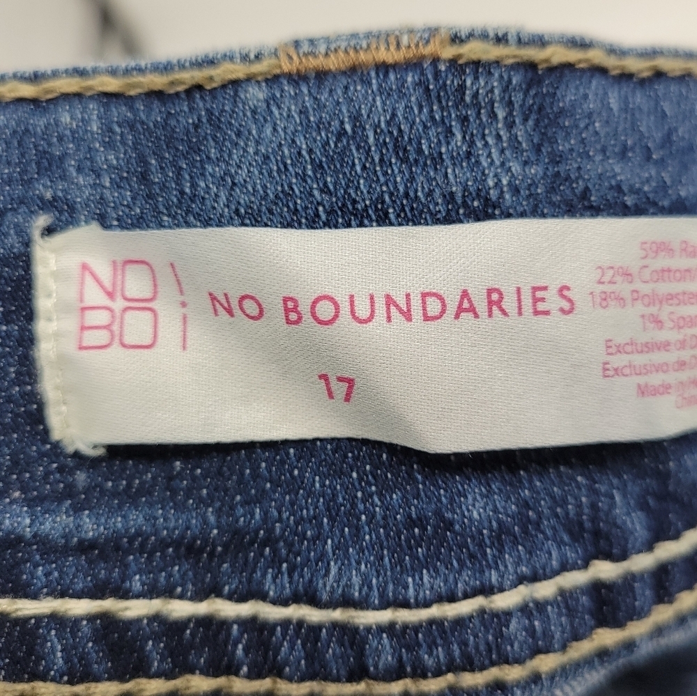 No Boundaries Womens Embroidered Rolled Cuff Bermuda Jean Shorts Size 17 - Picture 9 of 10